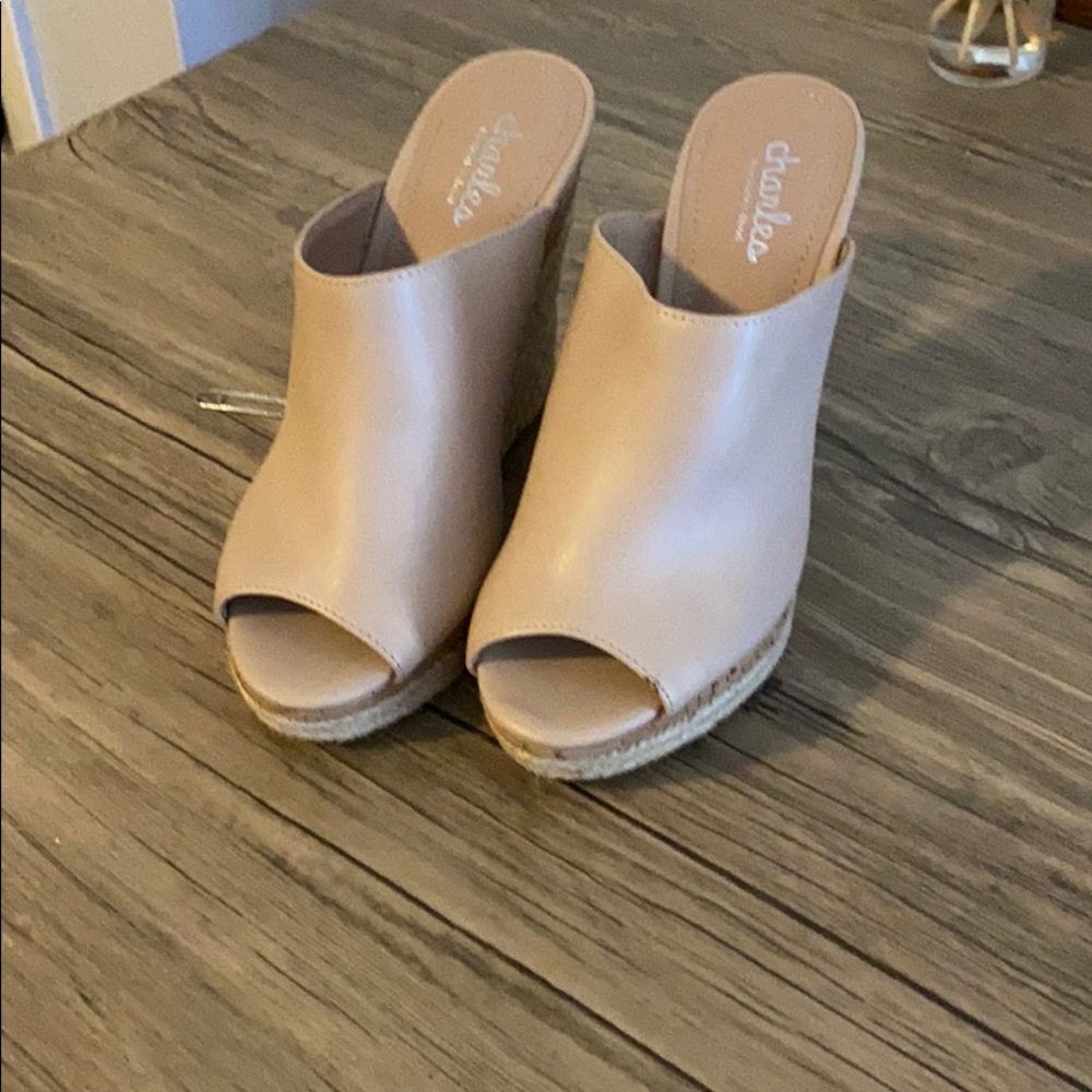 Charles David beige wedges size 6